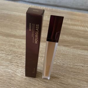 Hourglass Vanish Airbrush Concealer in Dune